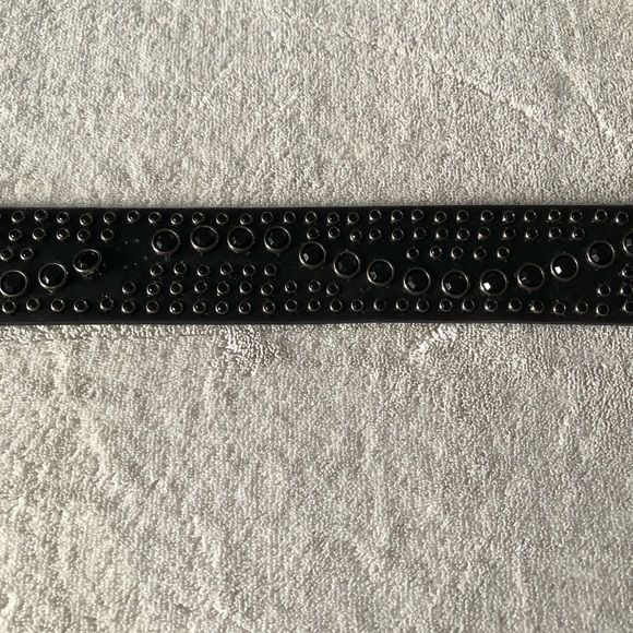 BLACK GENUINE LEATHER BELT WITH BLACK AND SILVER GEMS & BLACK METAL BUCKLE M - Picture 4 of 7